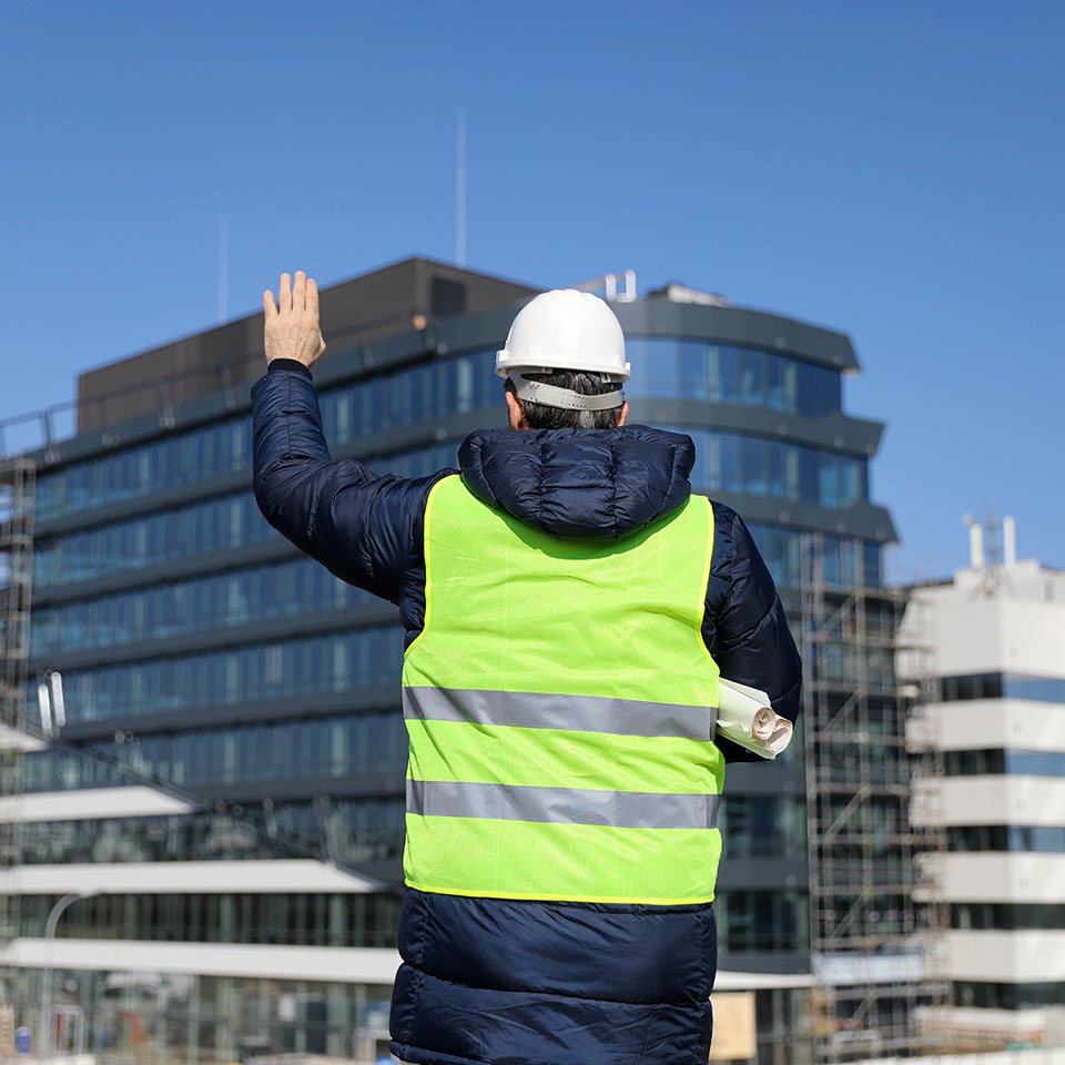 iStock-1279702579_960 engineer on construction site